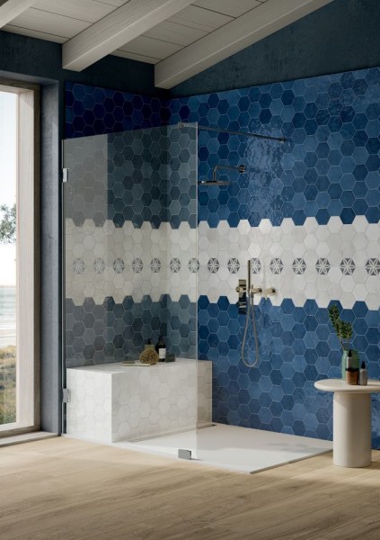 LF_Small_Navy_White_Trend_bathroom2